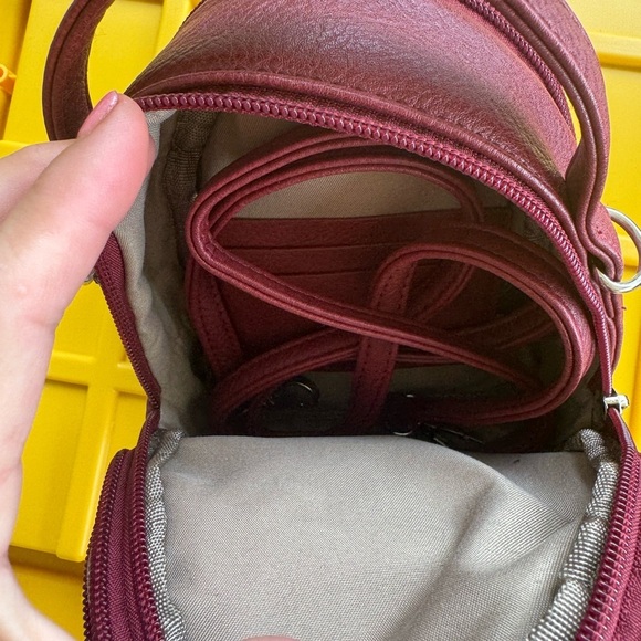 Burgundy Crossbody secure style Bag - Picture 7 of 10